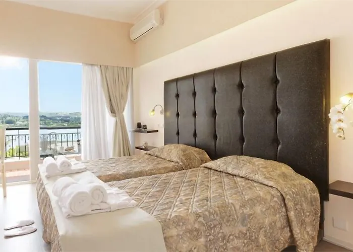 The Royal Grand منتجع