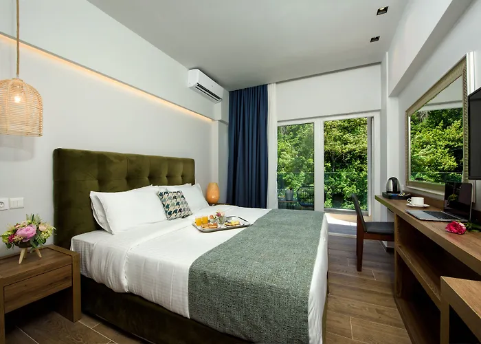 The Royal Grand 3*