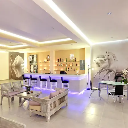 The Royal Grand منتجع 3*